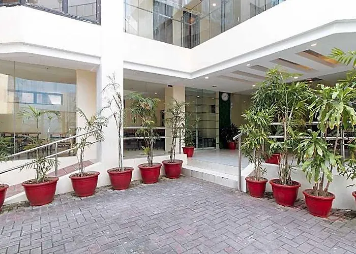 فندق Urbanview At San Antonios Place Sampaloc