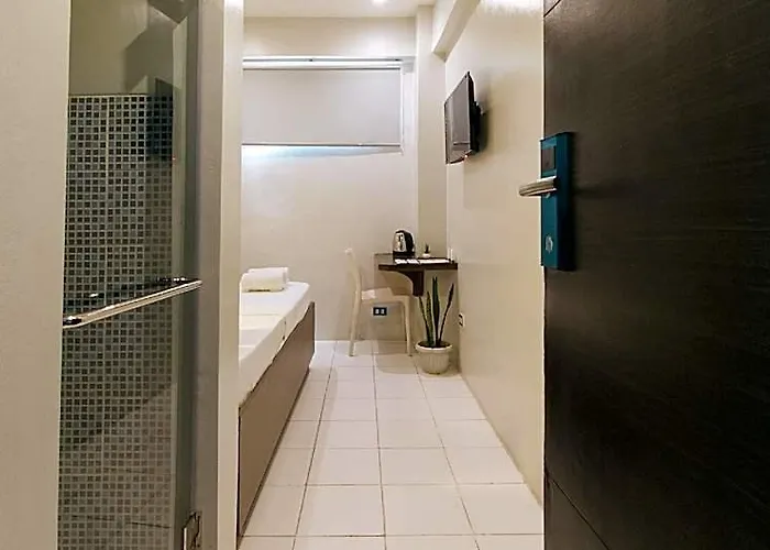 Urbanview At San Antonios Place Sampaloc فندق