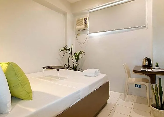 فندق Urbanview At San Antonios Place Sampaloc