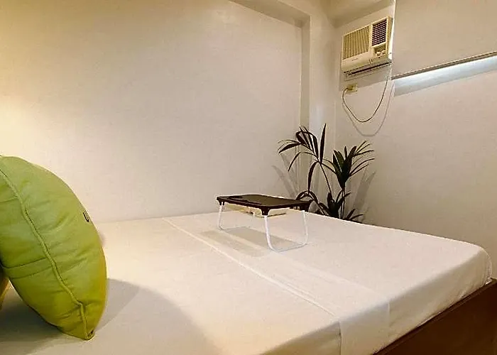 فندق Urbanview At San Antonios Place Sampaloc مانيلا