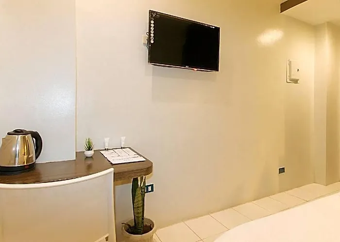 فندق Urbanview At San Antonios Place Sampaloc